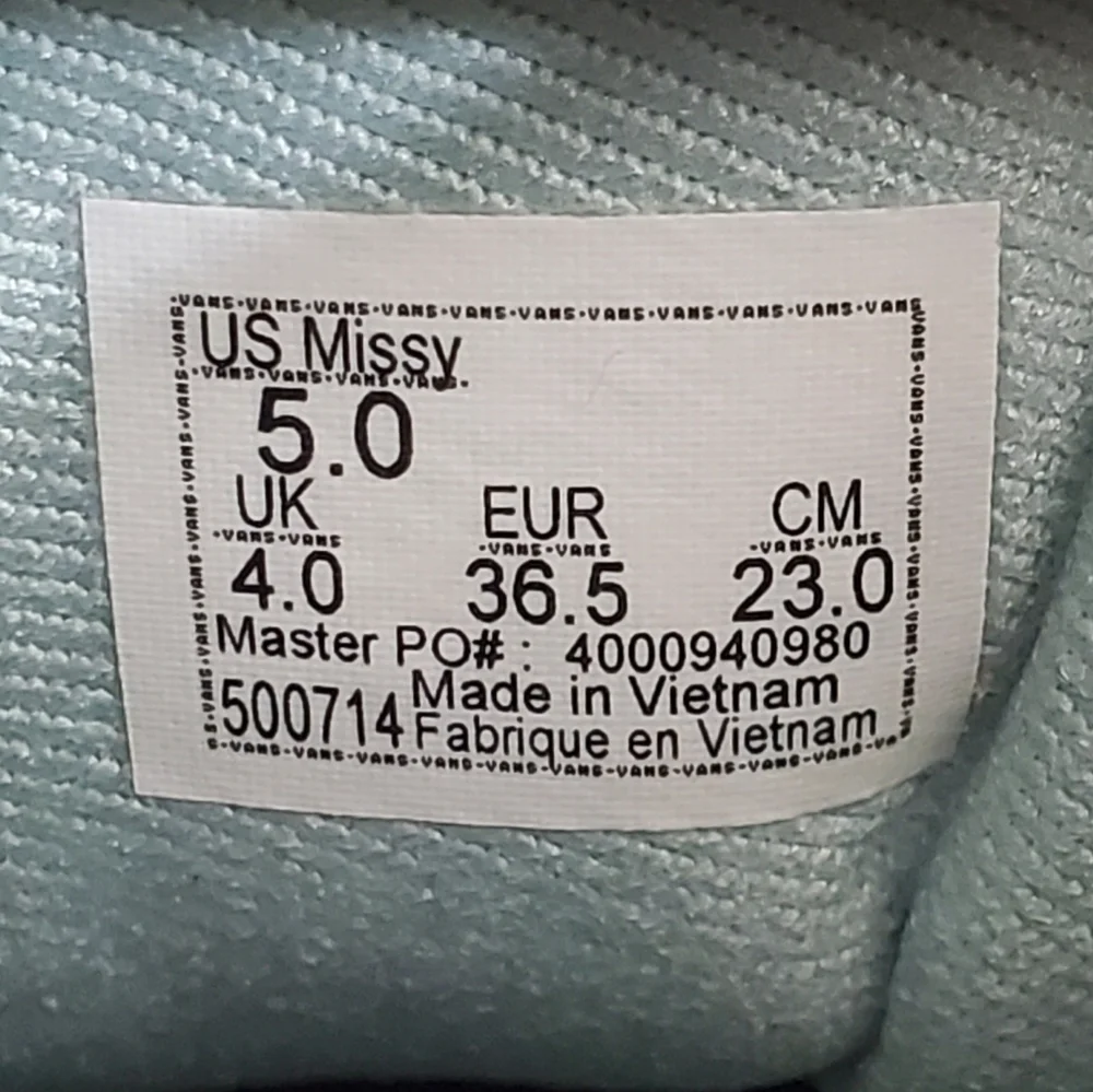 Vans Women's Size 5 Ward Checkerd Sneakers.